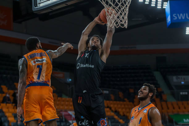 他先后在A 他先后在A