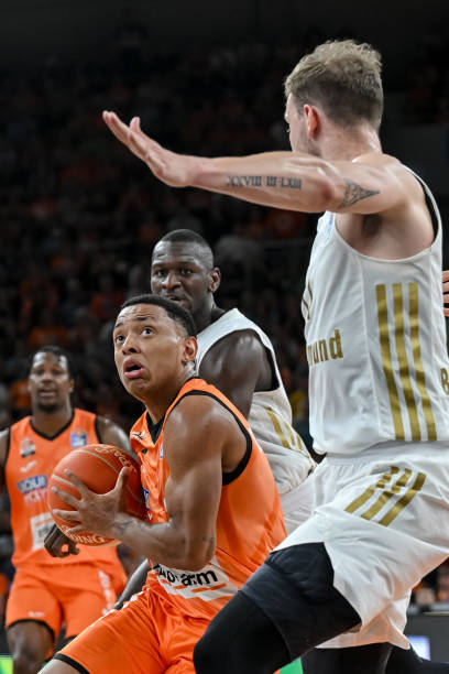 诸多艰辛 诸多艰辛