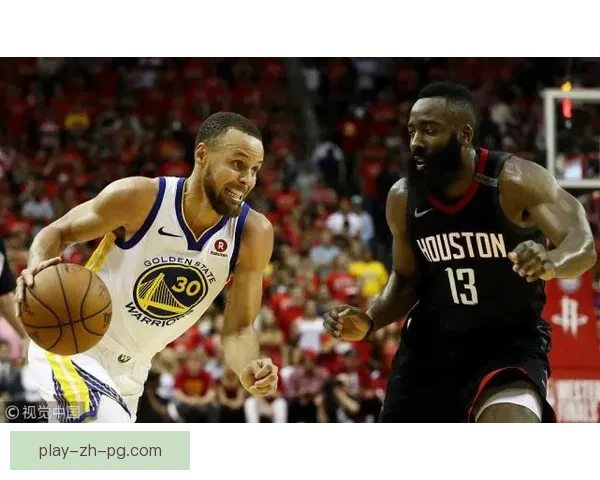 冰上战局紧张，实时比分呈现精彩对决