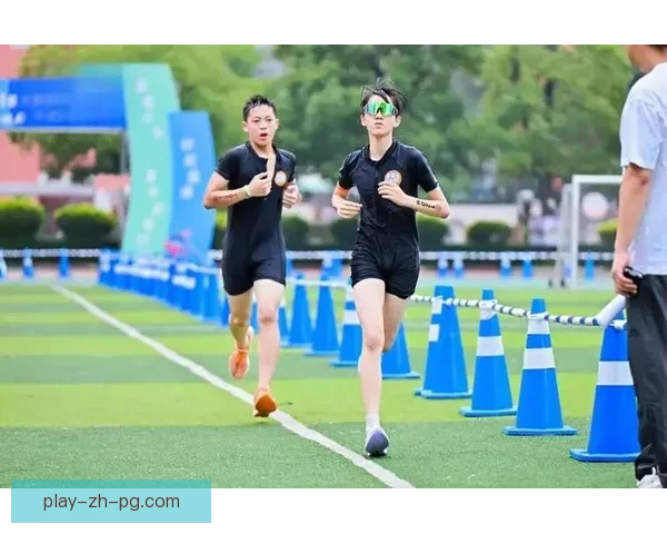 铁人三项冠军：无畏挑战、坚韧拼搏、勇夺荣耀